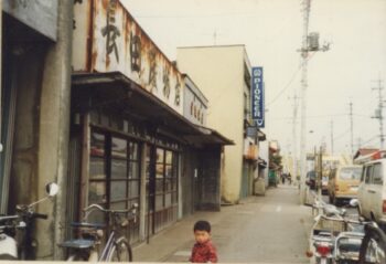 道路上から消えた歩道橋や標識など