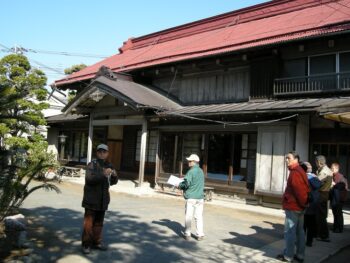 姿を消した旧家の家屋